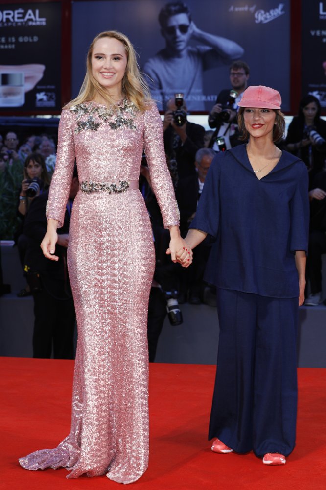 Suki Waterhouse
