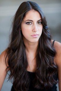 Caitlin Dechelle