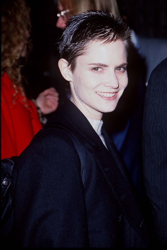 Jennifer Jason Leigh